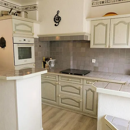 Comfortable 1 Bedroom - Center Apartment